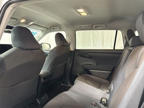 Used 2023 Toyota Highlander LE image 13