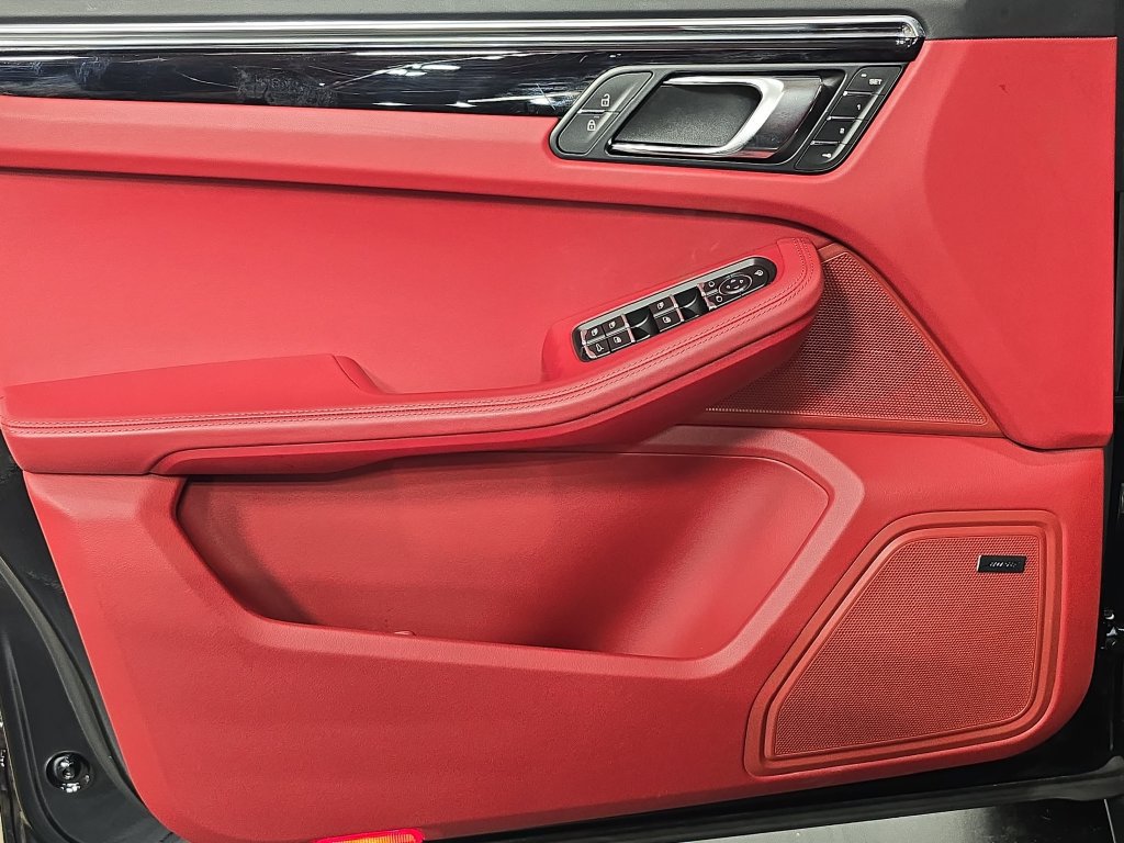 Certified 2026 Porsche Macan AWD/4WD image 22