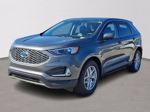 Used 2024 Ford Edge SEL w/ Convenience Package image 3