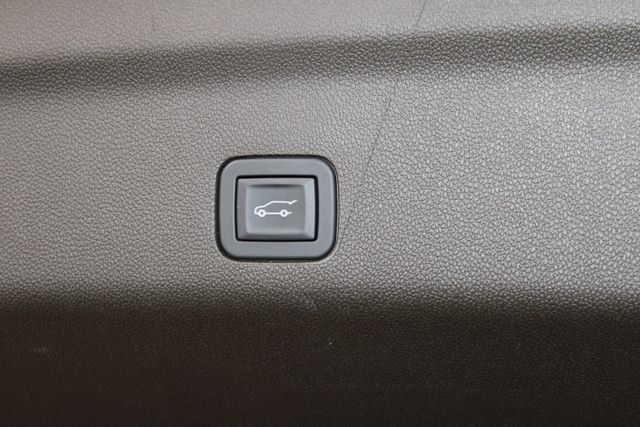 Used 2025 Cadillac Escalade ESV Premium Luxury w/ Touring Package AWD/4WD image 39