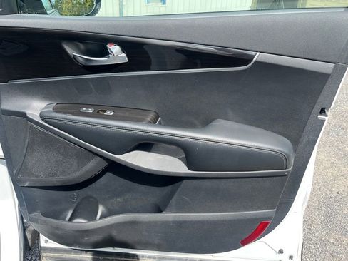 Used 2019 Kia Sorento LX image 18