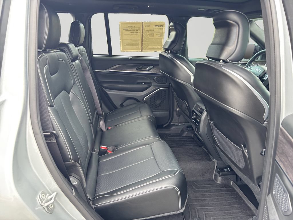 Used 2024 Jeep Grand Cherokee Overland w/ Luxury Tech Group IV AWD/4WD image 13