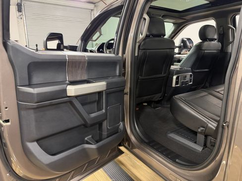 Used 2020 Ford F250 Lariat w/ Lariat Ultimate Package AWD/4WD image 15