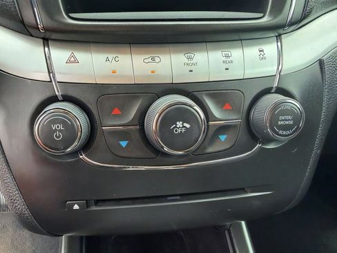 Used 2020 Dodge Journey SE w/ SE Popular Equipment Group FWD image 27
