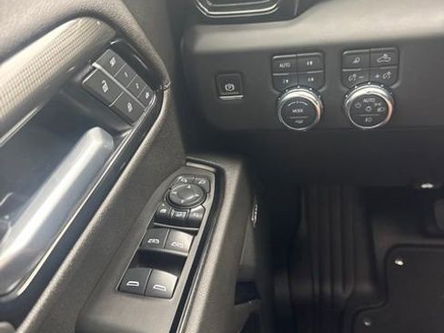 Used 2025 GMC Sierra 2500 AT4 w/ AT4 Premium Plus Package AWD/4WD image 18