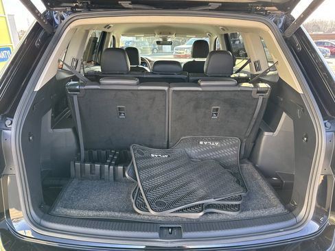 Used 2024 Volkswagen Atlas SE w/ Black Wheel Package image 32