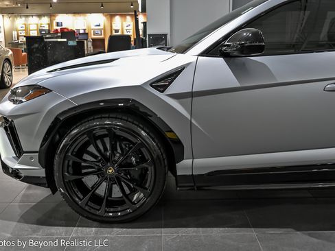 Used 2023 Lamborghini Urus S image 7