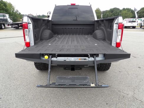 Used 2019 Ford F250 Lariat w/ Lariat Ultimate Package AWD/4WD image 51