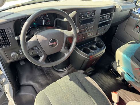 Used 2021 GMC Savana 2500 image 2