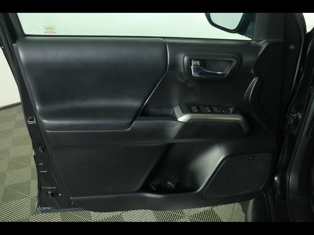 Used 2021 Toyota Tacoma Limited w/ Blackout Package (TMS) AWD/4WD image 24
