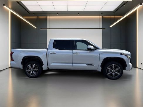 Used 2025 Toyota Tundra Platinum AWD/4WD image 7