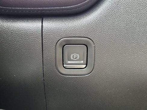 Used 2021 Chevrolet Silverado 1500 LTZ RWD image 16