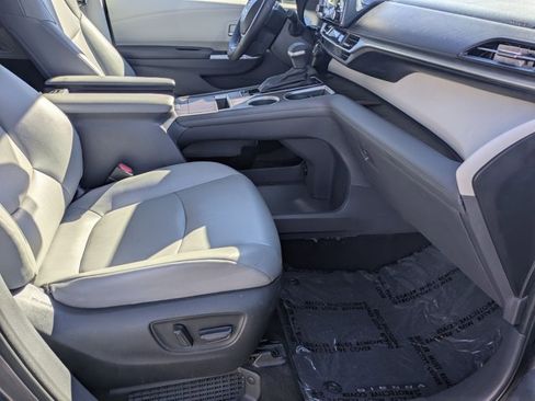 Used 2022 Toyota Sienna XLE image 20