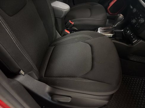Used 2022 Jeep Renegade Latitude w/ Convenience Group AWD/4WD image 35
