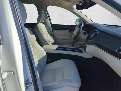 Used 2017 Volvo XC90 T6 Momentum w/ Vision Package image 19