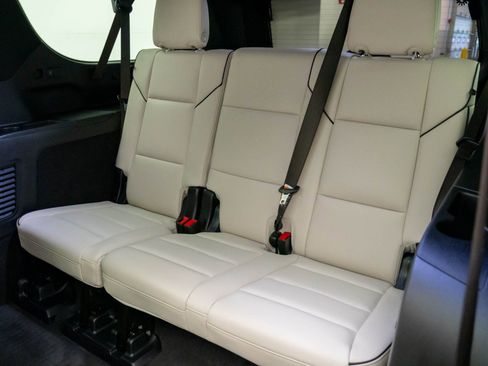 Certified 2025 Cadillac Escalade ESV Sport w/ LPO, ONYX Package image 23