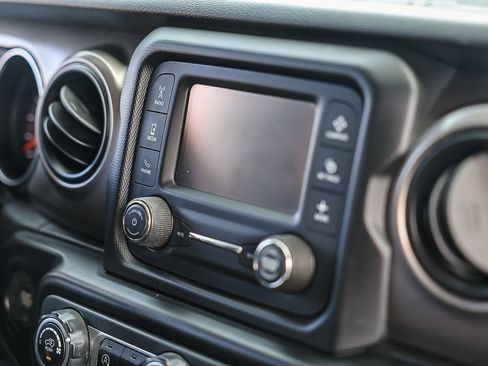 Used 2020 Jeep Wrangler Sport AWD/4WD image 5