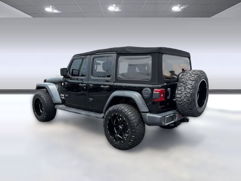 Used 2018 Jeep Wrangler Unlimited Sport S AWD/4WD image 3