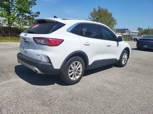 Used 2020 Ford Escape SE image 2