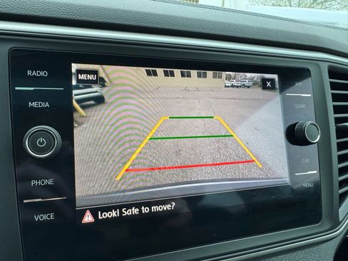 Used 2020 Volkswagen Atlas Cross Sport SE w/ Panoramic Sunroof Package image 18