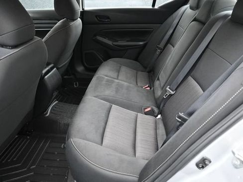 Used 2024 Nissan Altima 2.5 SV FWD image 2