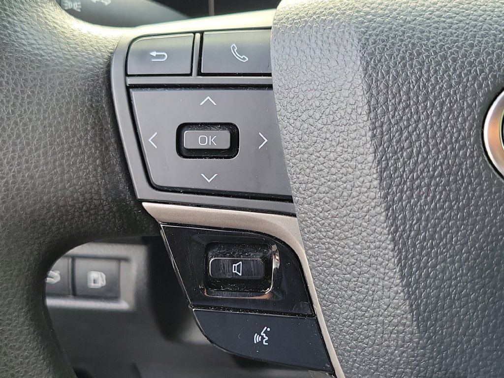 Used 2025 Toyota Camry LE FWD image 26