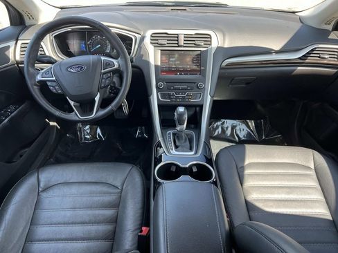 Used 2016 Ford Fusion SE w/ Equipment Group 202A FWD image 3