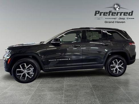 Used 2024 Jeep Grand Cherokee Limited w/ Luxury Tech Group II AWD/4WD image 9