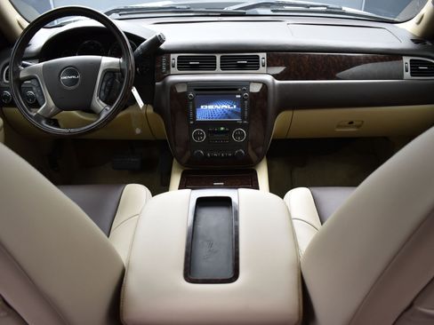 Used 2014 GMC Sierra 2500 Denali w/ Suspension Package, Off-Road image 13