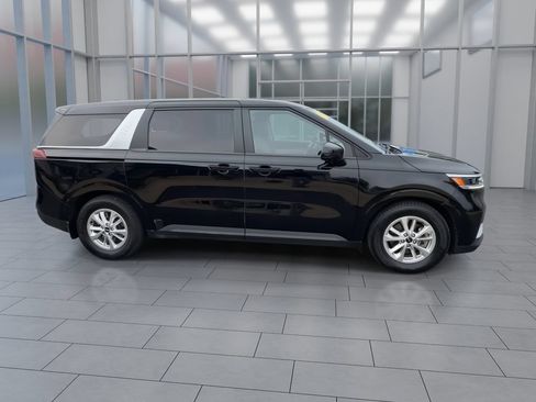 Used 2022 Kia Carnival LX FWD image 9