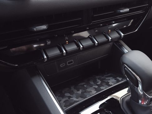 New 2025 GMC Canyon Elevation w/ Convenience Package image 14