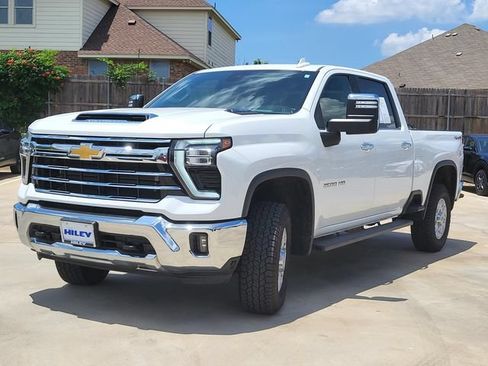 Used 2024 Chevrolet Silverado 2500 LTZ AWD/4WD image 2