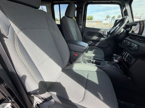 Used 2025 Jeep Wrangler Sport S AWD/4WD image 35