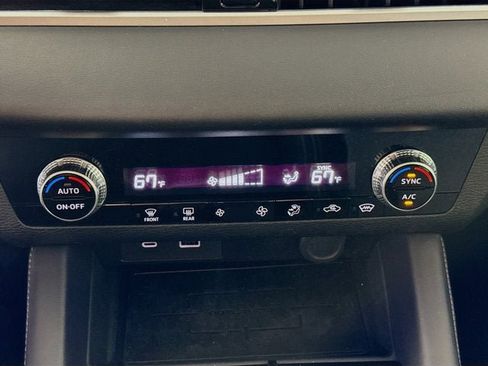 Used 2024 Mitsubishi Outlander ES image 15