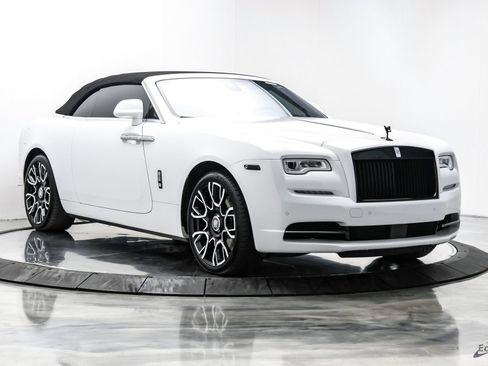 Used 2017 Rolls-Royce Dawn RWD image 30
