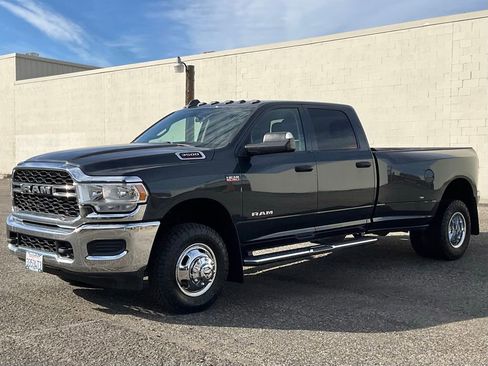 Used 2019 RAM 3500 Tradesman w/ Chrome Appearance Group image 2
