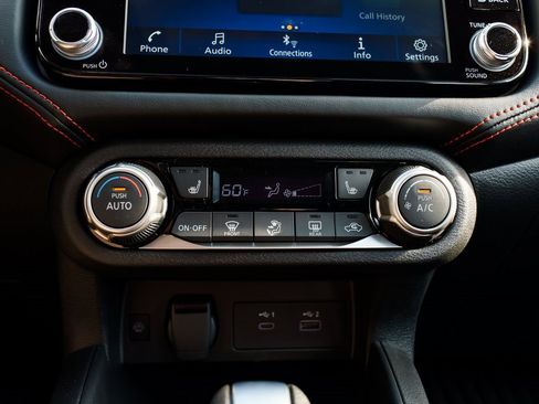 New 2025 Nissan Versa SR w/ Trunk Package image 14