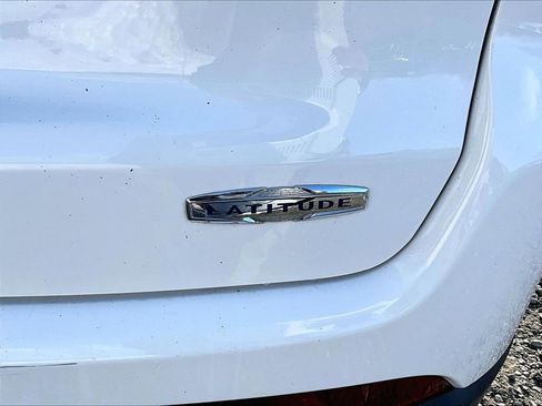 Used 2018 Jeep Compass Latitude w/ Popular Equipment Group image 8