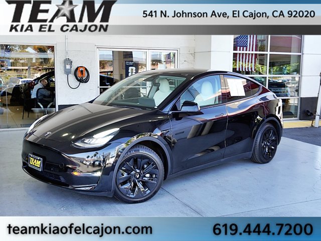 Used 2021 Tesla Model Y Long Range AWD/4WD image 1