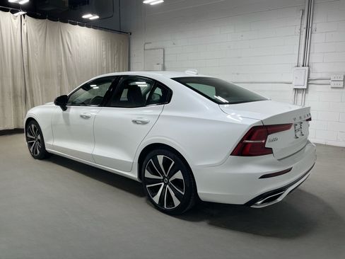 Used 2022 Volvo S60 B5 Momentum w/ Premium Package AWD/4WD image 5