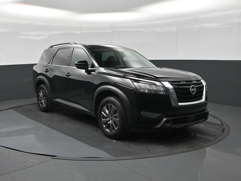 Used 2025 Nissan Pathfinder SV AWD/4WD image 2