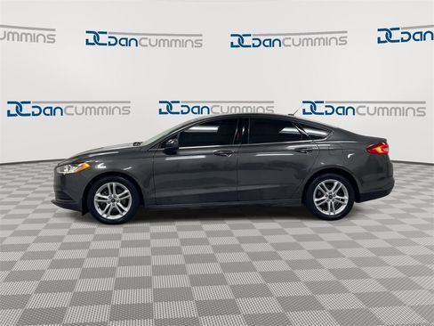 Used 2018 Ford Fusion SE w/ Fusion SE Technology Package image 5