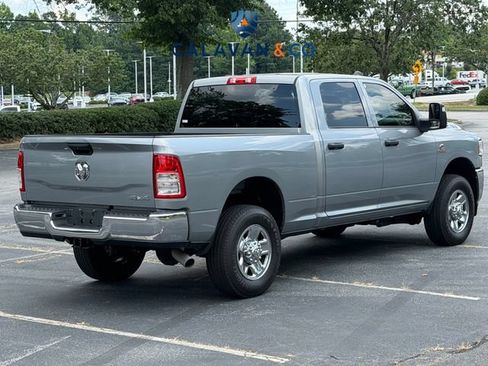 Used 2024 RAM 3500 Tradesman w/ Chrome Appearance Group AWD/4WD image 4