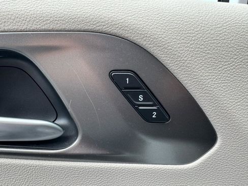 Used 2024 Chrysler Pacifica Touring-L image 20