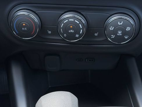 New 2026 Chevrolet Trax RS w/ Sunroof Package FWD image 15
