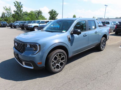 New 2025 Ford Maverick Lariat image 2