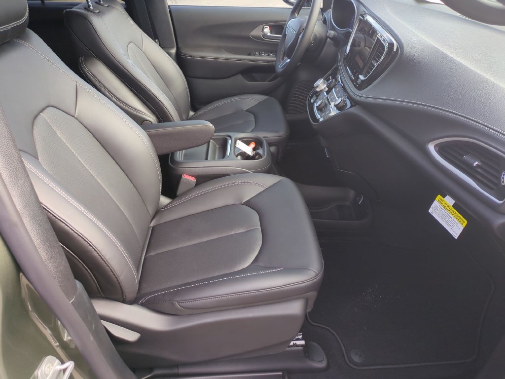 New 2027 Chrysler Pacifica Select FWD image 33