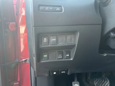 Used 2016 Nissan Rogue S image 19