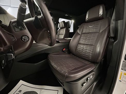 Used 2024 Cadillac Escalade Sport Platinum image 8