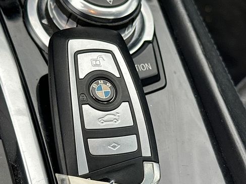 Used 2011 BMW 750i image 33